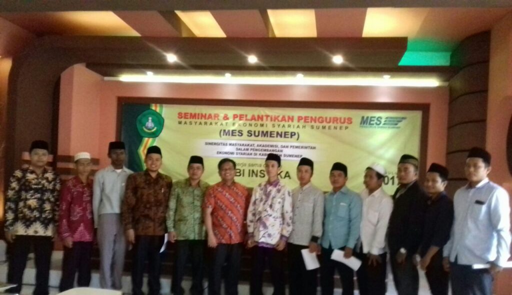 Bapak Mujibno, M.Pd. diurutan ke_5 dari kiri dalam Pelantikan Pengurus MES Sumenep periode 1439-1442 H.