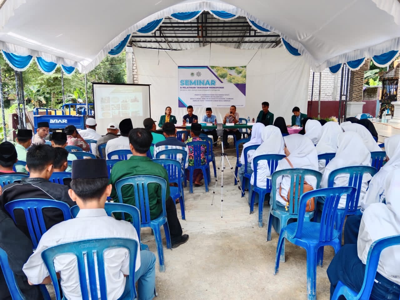 Suport Sektor Pertanian Gunung Rancak, P2M IDIA Prenduan Adakan Seminar dan Pelatihan Tanaman Hidroponik