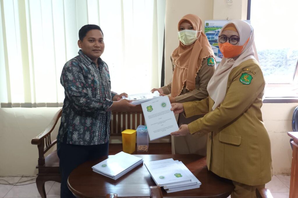 LP2M IDIA Prenduan Serahkan Laporan Akhir Penenlitian ke BAPPEDA Sumenep