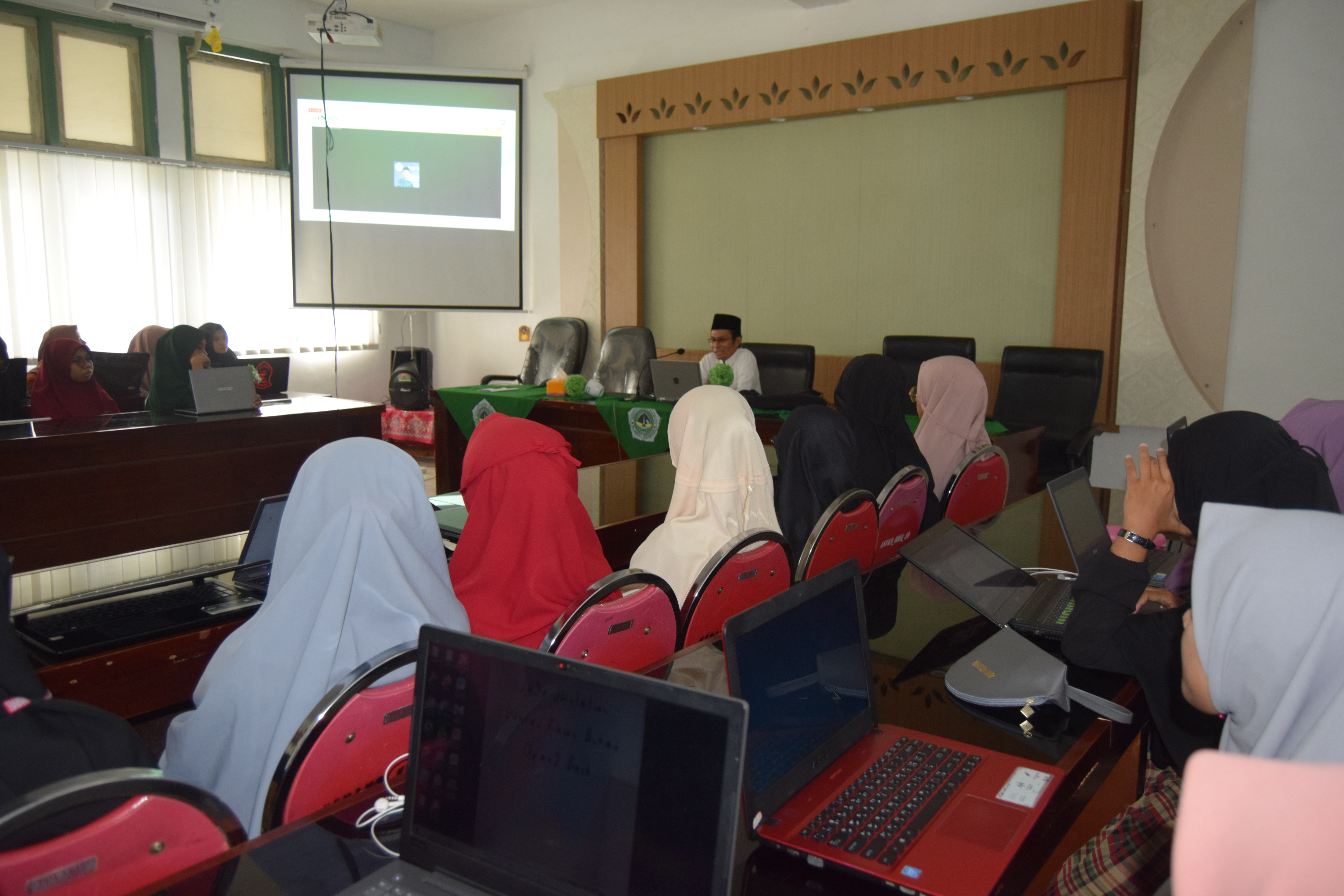 12 Mahasiswa IDIA Prenduan Presentasikan Karya Ilmiah di Konferensi Internasional