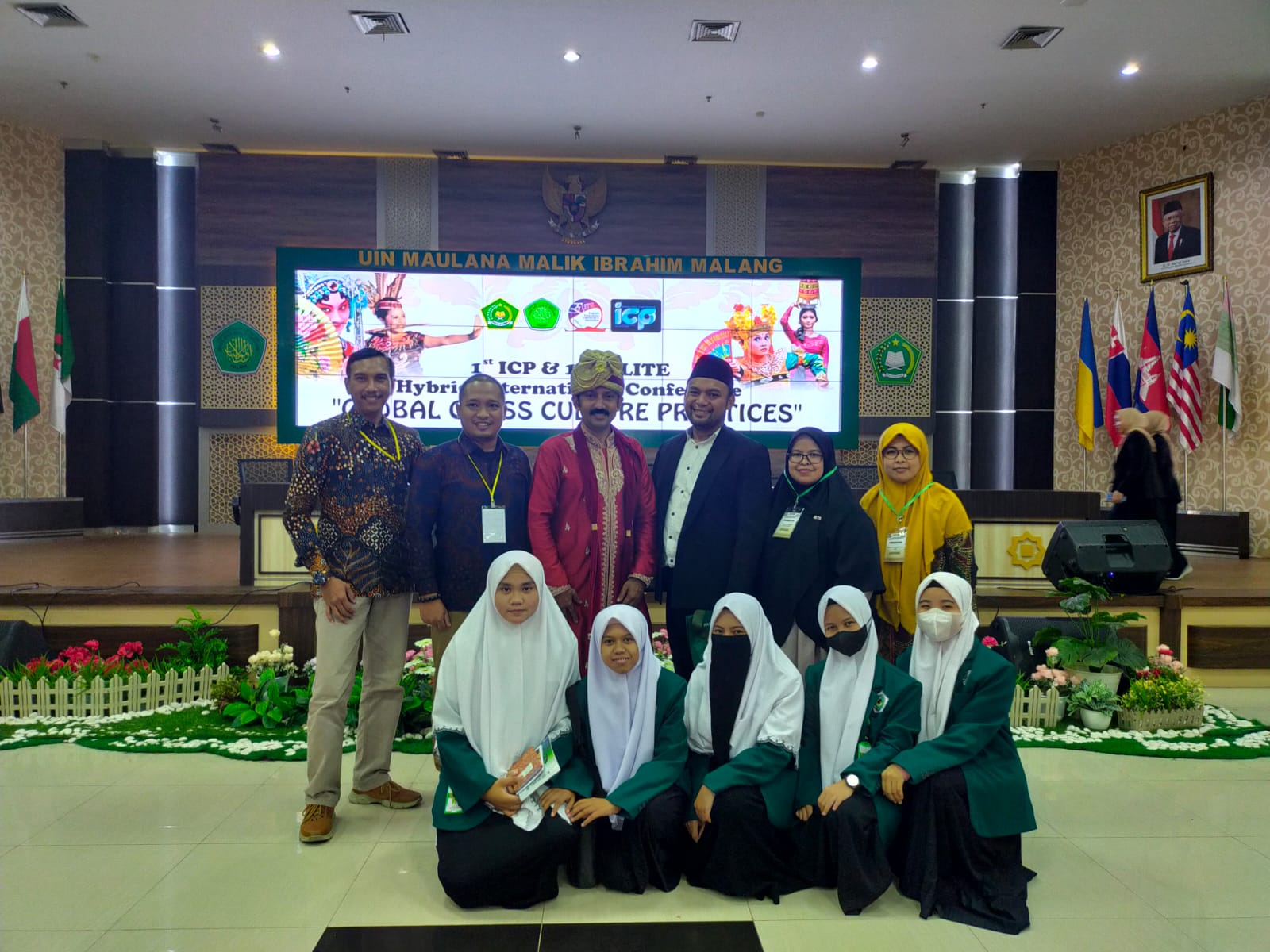 MAHASISWA INTERNATIONAL CLASS PROGRAM (ICP) IDIA AL-AMIEN PRENDUAN SEBAGAI PRESENTER DALAM KONFERENSI INTERNATIONAL