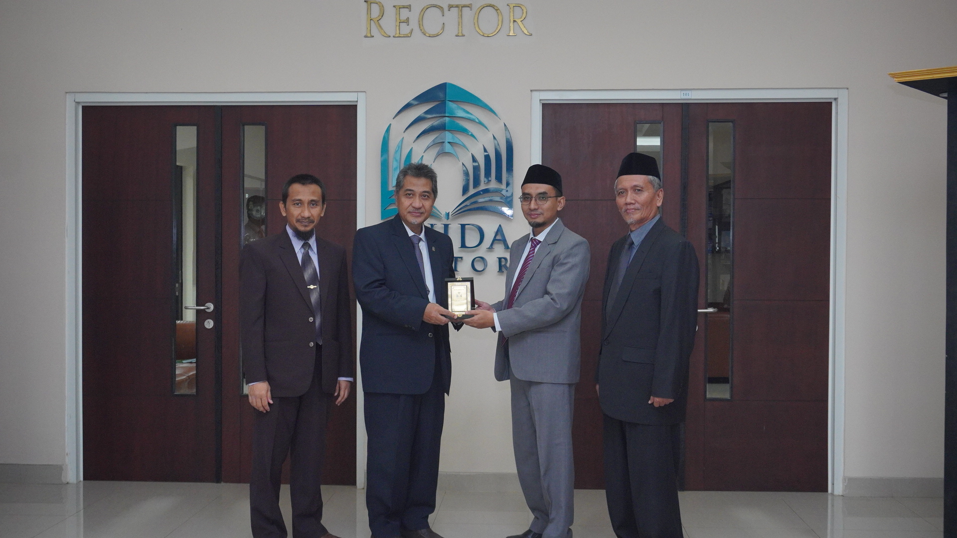 IKHTIAR MENUJU UNIVERSITAS: IDIA PRENDUAN ADAKAN BENCHMARKING KE UNIDA GONTOR