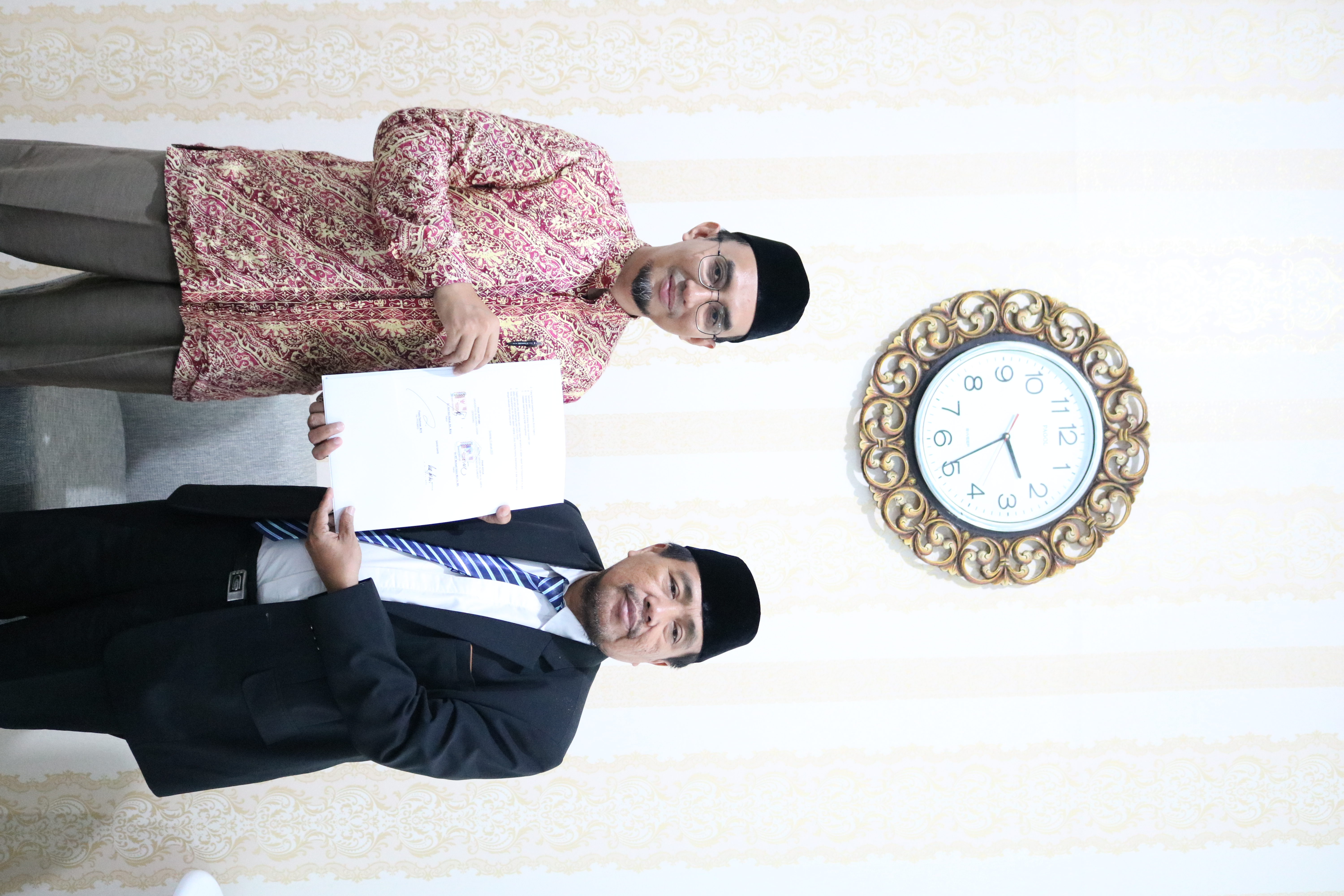 JALIN KERJASAMA: REKTOR IDIA MENANDATANGANI MOU DENGAN UNZAH GENGGONG