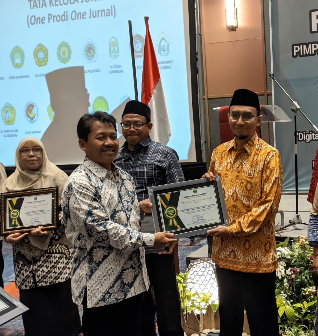 Membanggakan, IDIA Raih Penghargaan Tata Kelola Jurnal Terbaik dari Kopertais IV Surabaya