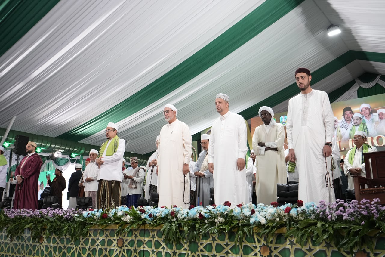 Al-Amien Prenduan Jadi Pusat Dzikir Dunia, Puncak Idul Khotmi Nasional Hadirkan Syurafa' dari Tiga Benua