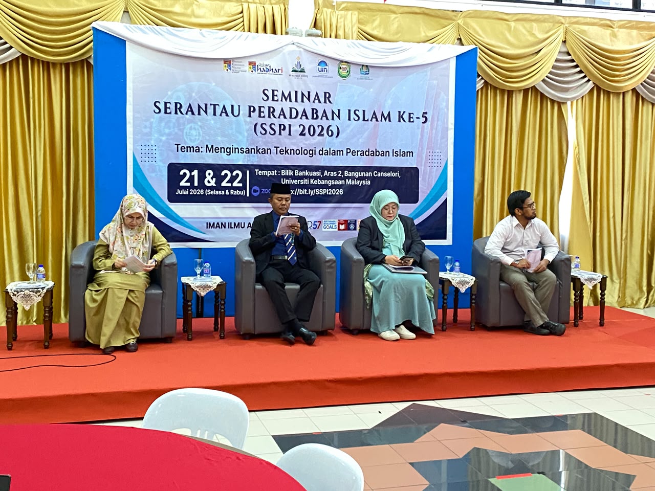 Menginsankan Teknologi, UNIA Prenduan Suarakan Pentingnya Pendidikan dan Kolaborasi Keluarga